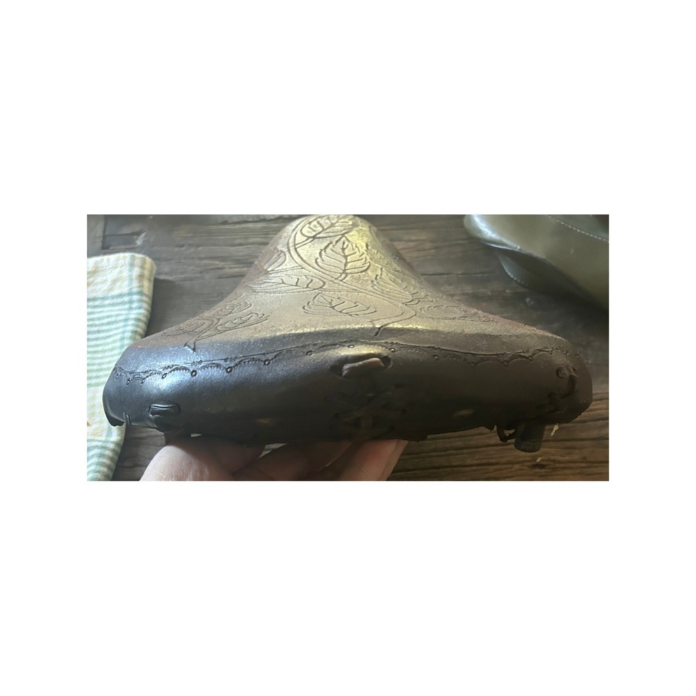 Vintage Handmade Tooled Leather Chopper Motorcycle Seat Custom Leaf Solo Saddle - Picture 7 of 8